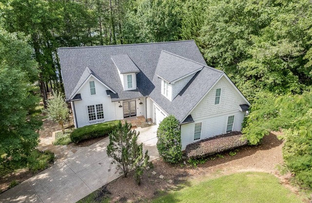 VIP Lake House-5 bed+Bonus room on Lake Lanier w/Hot Tub, dock,& lake views