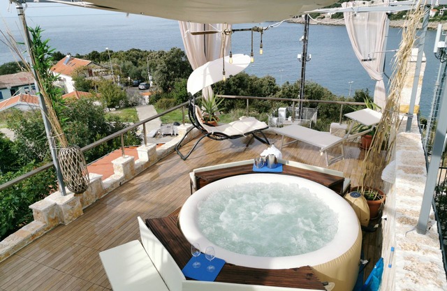 VIP location, first line, Jacuzzi