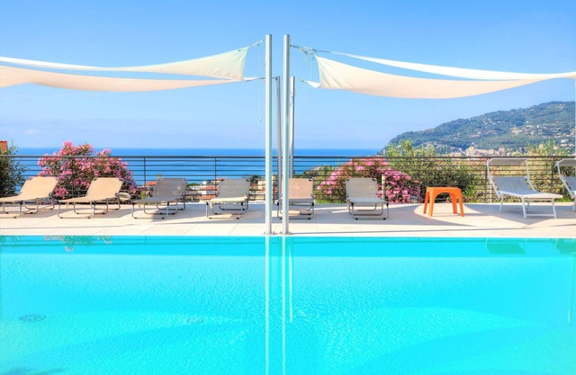ViP Panorama 2 - apartment in modern Hi-Tech villa, with Jacuzzi and pool, sea-view