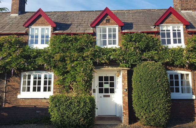 Virginia Cottage by Tatton Stays - Pet Friendly