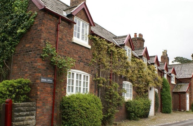 Virginia Rose, Estate Cottages