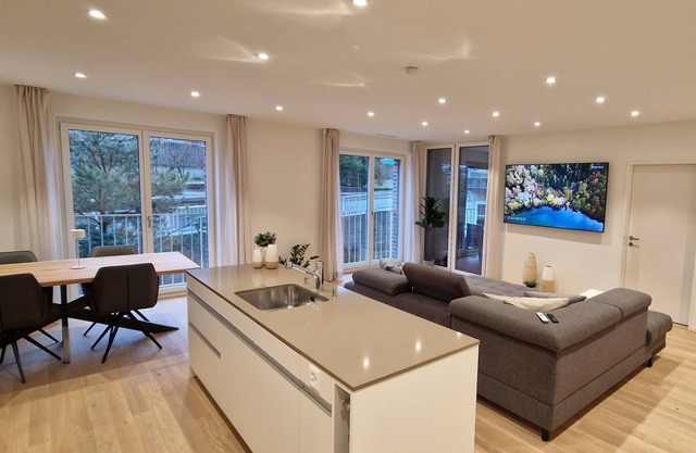 Visionary Premium Apt | Center | Parking | Office