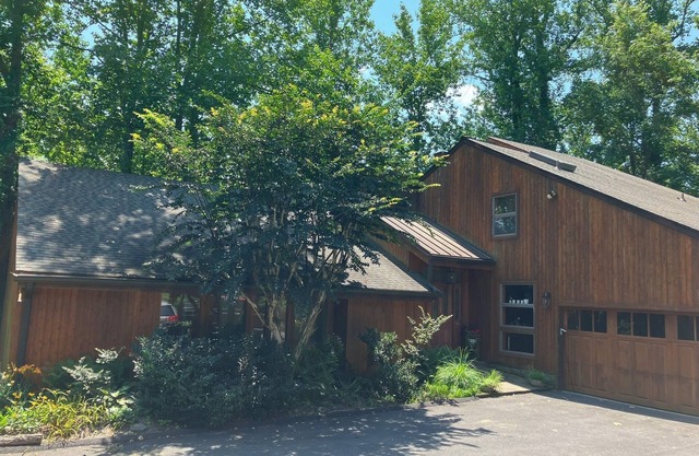 Visiting Annapolis for Boat Show, RenFest, Comm Week? This is the perfect house!