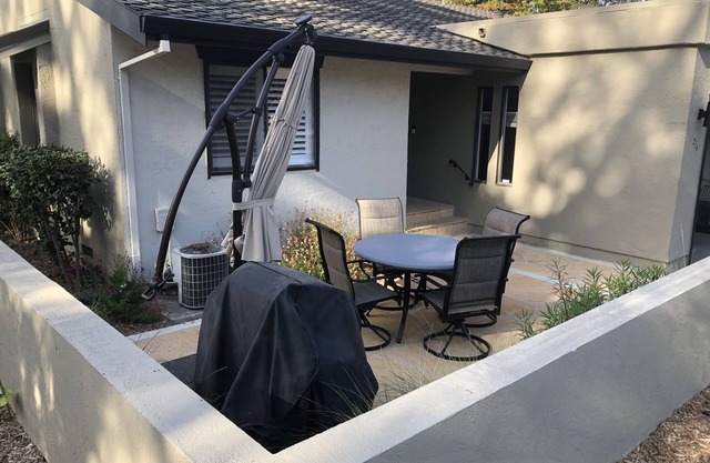 "Vista Creek" Condo is just a short walk into the center of charming Yountville.