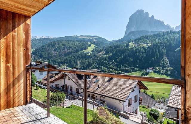 Vista Dolomites apartment 'Energy' with Mountain View, Private Garden and Wi-Fi