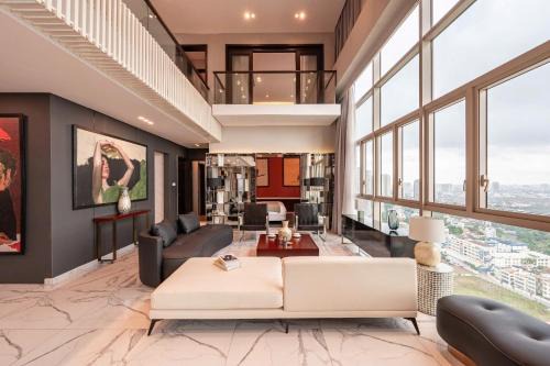 Vista Luxurious SkyVilla and Penthouse Perfect for Groups-Families