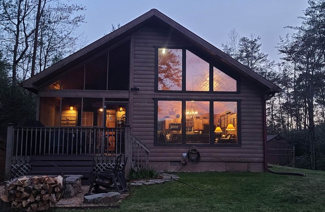 Vista Ridge Cabin, A Romantic Getaway in Helen, GA