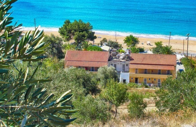 Vistonia Studio 8 - right on the beach with sea views
