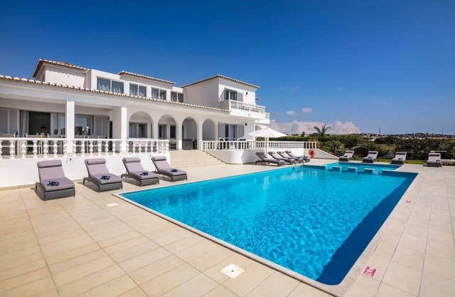 Vivenda Salgados - Fabulous 6 bedroom villa close to Albufeira, golf and beaches