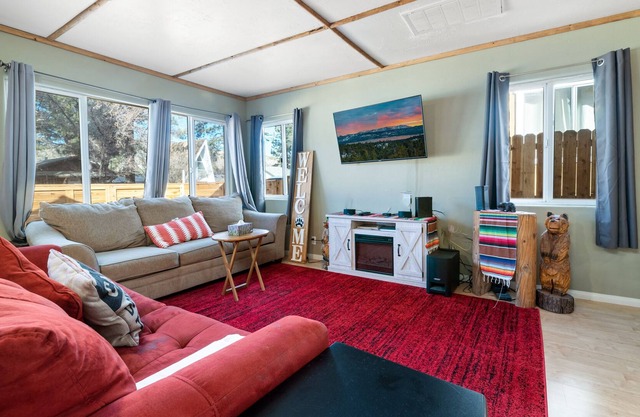 Vivienda De Osos - Walking Distance To Snow Play And Oktoberfest! 4 Bedroom Home