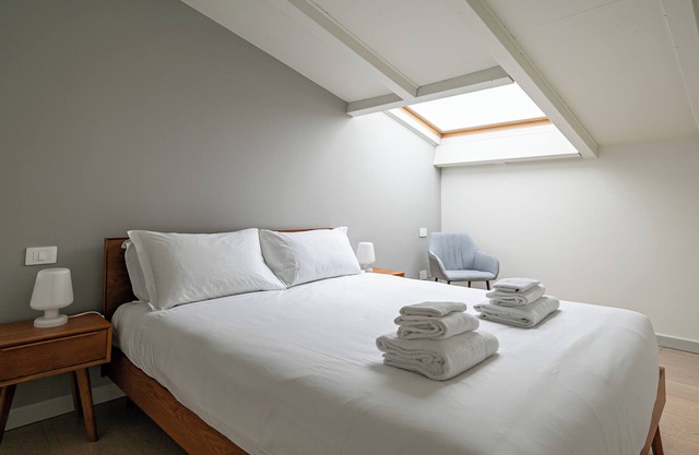Volta 40 - B - One Bedroom Guest House, Sleeps 4