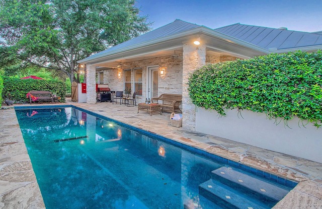 VRBO Top10 Luxury Home! Heated Pool! Main St. 3 blks! "The Best! We'll be back!"