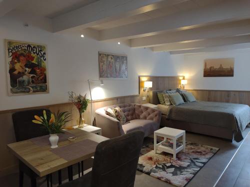 VRYE HEERLYKHEYD (adults only) studio 2
