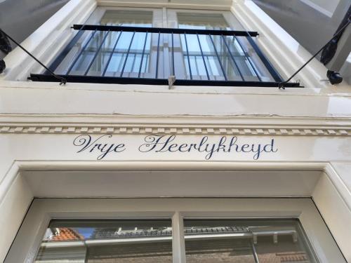 VRYE HEERLYKHEYD (adults only) studio 3