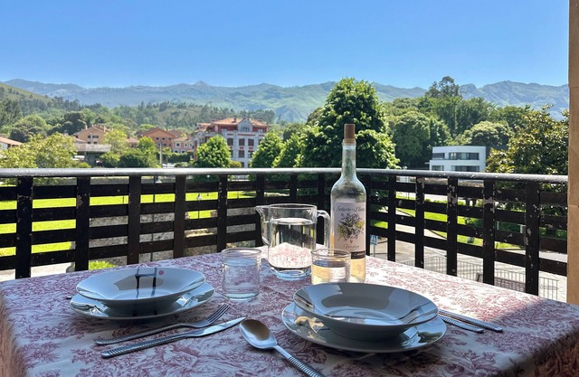 VUT-5236-AS 7 minutes walk from the center of Llanes with views to the Cuera