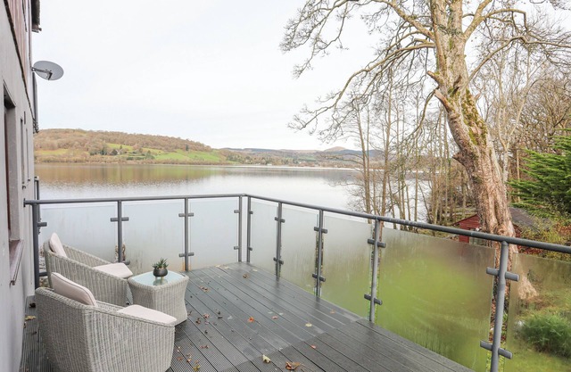 VYRNWY LAKESIDE - BALA LAKE, romantic in Bala