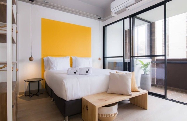 w* | Fabulous and Comfortable Loft with AC in Laureles