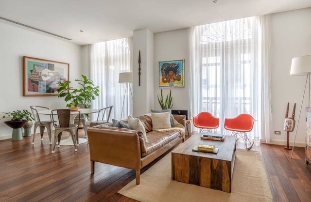 w* | Luminous 2BR w/Balcony in Casco Viejo