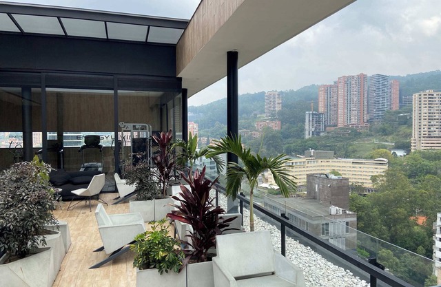 w* | Modern 1BR Stay w/Pool in Energy Building