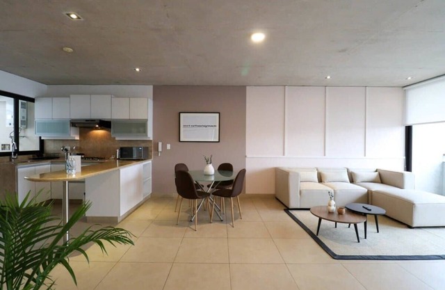 w* | Picturesque 2BR with Balcony in Miraflores