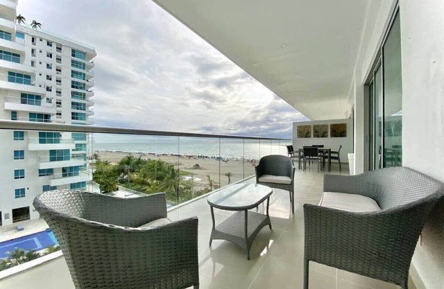 w* | Stunning 2BR w/pool n AC in Sunny Cartagena