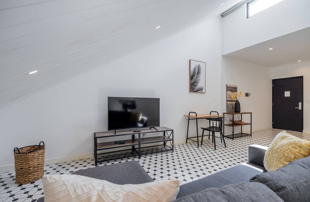 w* | Sunny Loft in Plaza Catedral