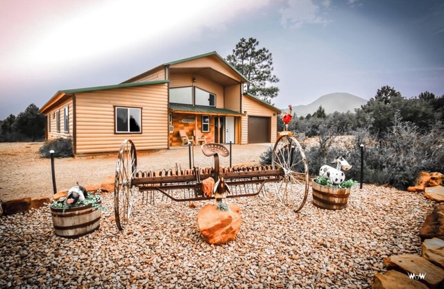 W-W: Farm House Cabin - a guest favorite!