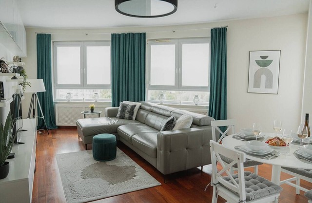 Wańkowicza 1 | Apartment | Near Metro | Parking