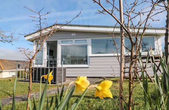 WAGTAILS, pet friendly, with a garden in Dartmouth