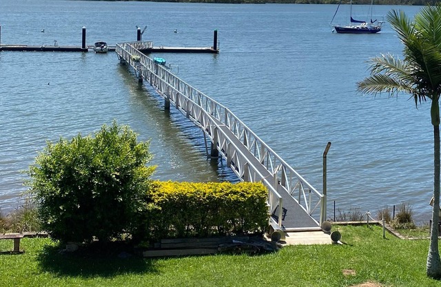 WAHINE GETAWAY-ISLAND STYLE 2 Bedroom Waterfront with jetty & private pontoon