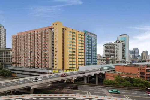 WAIFIDEN Hotel -Former Tokai Hotel - Xiaobei Metro Station - During the Canton Fair, there will be shuttle buses for transportation back and forth