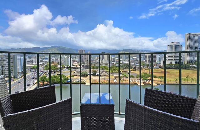 Waikiki Studio Apartment with great Ala Wai Canal Views