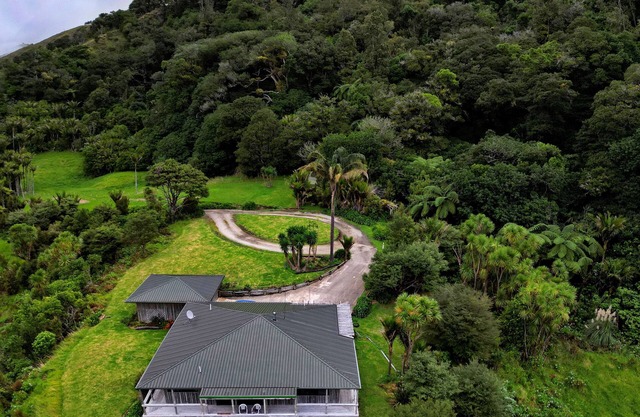Waiotemarama Falls Lodge - private holiday home