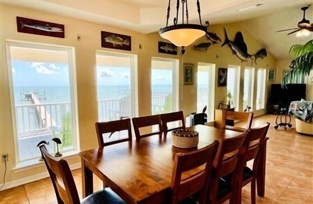 Wake Up to a Beautiful View! 3bdrm, 2 bath. Private Fishing Pier.
