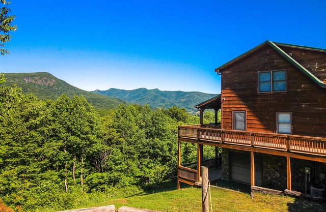 Wake Up to Mtn Views, End the Day in the Hot Tub @ Rest Assured