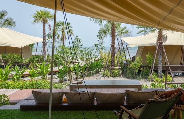 Wake Up to the Sound of Waves – Cozy Beachfront Glamping