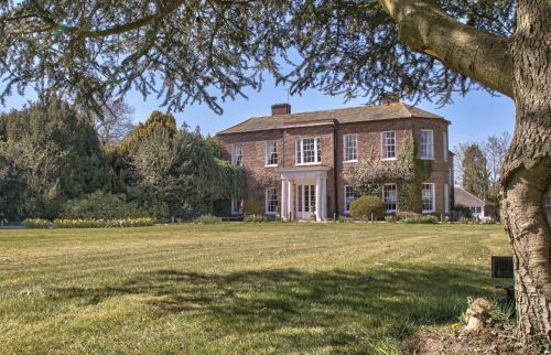 Walcot Hall by Group Retreats