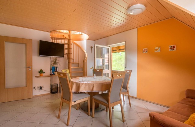 Waldblick, 75qm, Balkon, 2 Schlafzimmer, max. 5 Personen