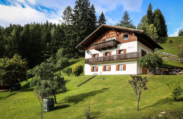 Waldhaus-nature-hiking-skiing