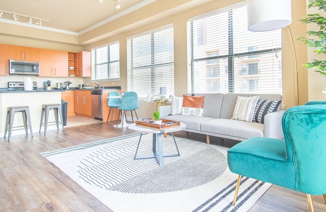 Walk Everywhere! 1BR Uptown Corner Unit | Gym+Pool