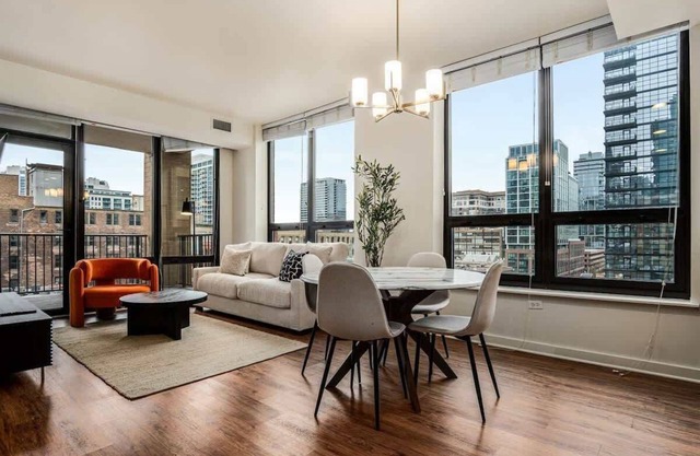 Walk Everywhere! 5 mins to Magnificent Mile, River