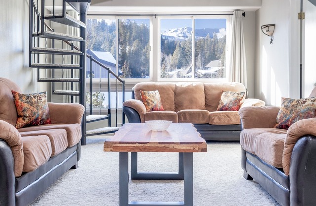 Walk everywhere. Ski in. Pool and hot tub.Elevator.