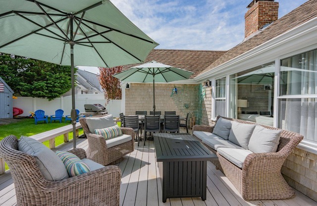 Walk to Beach Dog Friendly AC WiFi Fenced Yard Crosswinds II