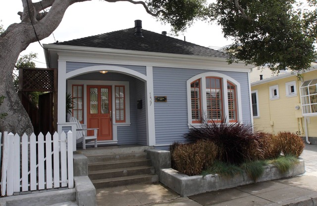 Walk to Beach, Downtown! Spa & Private Deck Updated Historic Home @ Lovers Pt