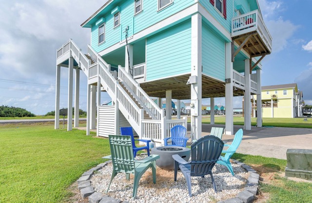 Walk to Beach: Home w/Hot Tub & Deck in Gilchrist