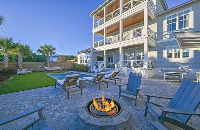 Walk to Beach! Private Heated Pool, Golf Cart, Bikes, Fire Pit & More!
