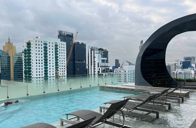Walk to BTS, Malls & Soi Cowboy - Stylish City Pad, Great Base