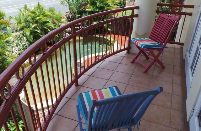 Walk to Cairns City! - Two Bed, Two Bath, Laundry, Pool