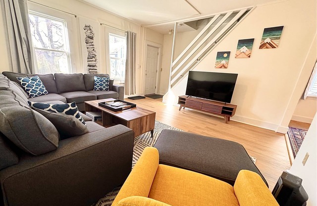 Walk to campus; open concept kitchen/living;nature trail at end of this quiet st