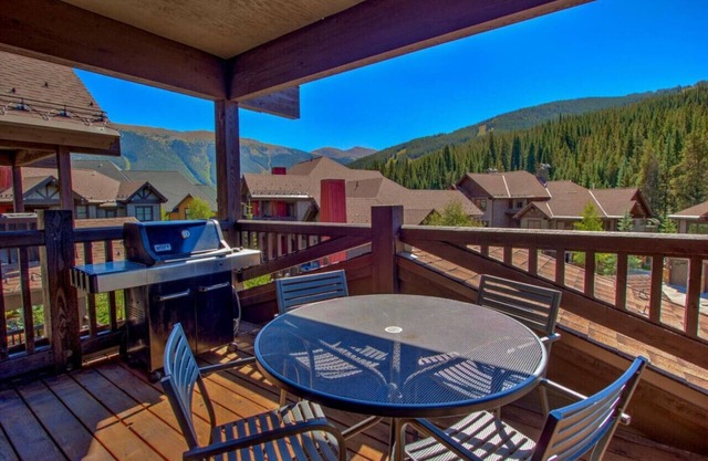 Walk to chair lift! West Village, walk to Center Copper, private garage